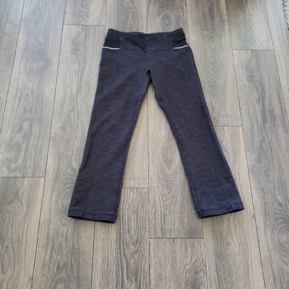 lululemon athletica Pants - LULULEMON black and grey leggings Capri pants women's size 6